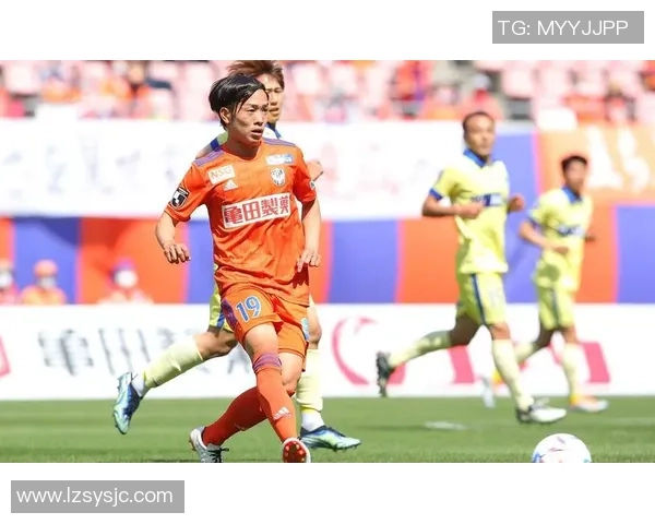 新泻天鹅与熊本深红的激烈对决展现足球魅力与团队精神的巅峰之战